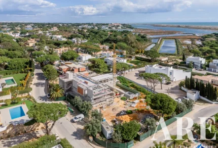 Villa 6-bedroom for sale in Almancil, Loulé, Algarve &bull; W85797