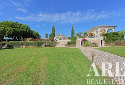 Villa 11-bedroom for sale in Almancil, Loulé, Algarve &bull; WOW84777