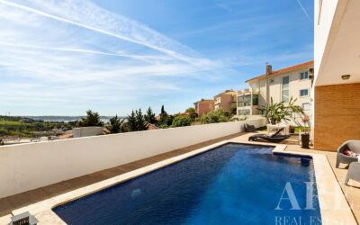 Villa for sale in Alto do Lagoal, Oeiras