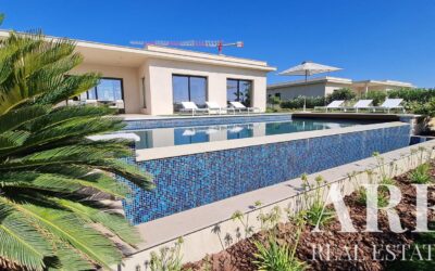 Villa for sale in Quinta de Faro, Faro, Algarve