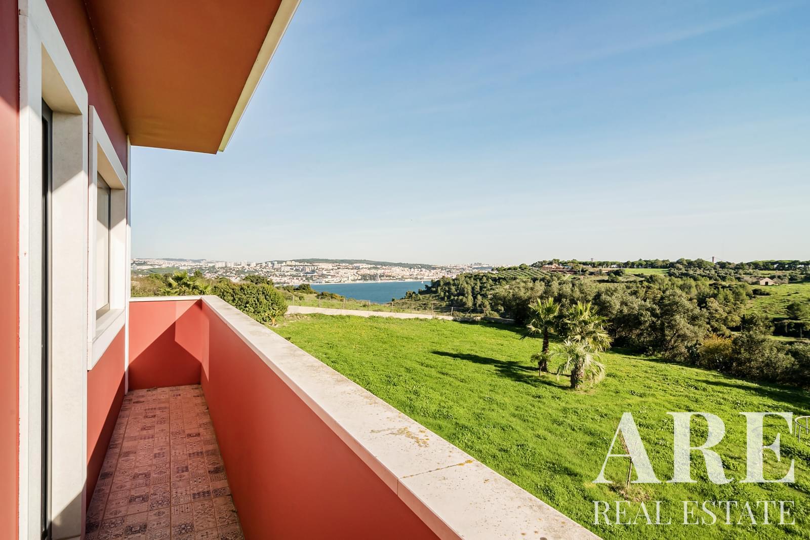 villa-for-sale-in-trafaria-almada-32066-001