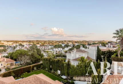 Villa 4-bedroom for sale in Almancil, Loulé, Algarve &bull; W85796